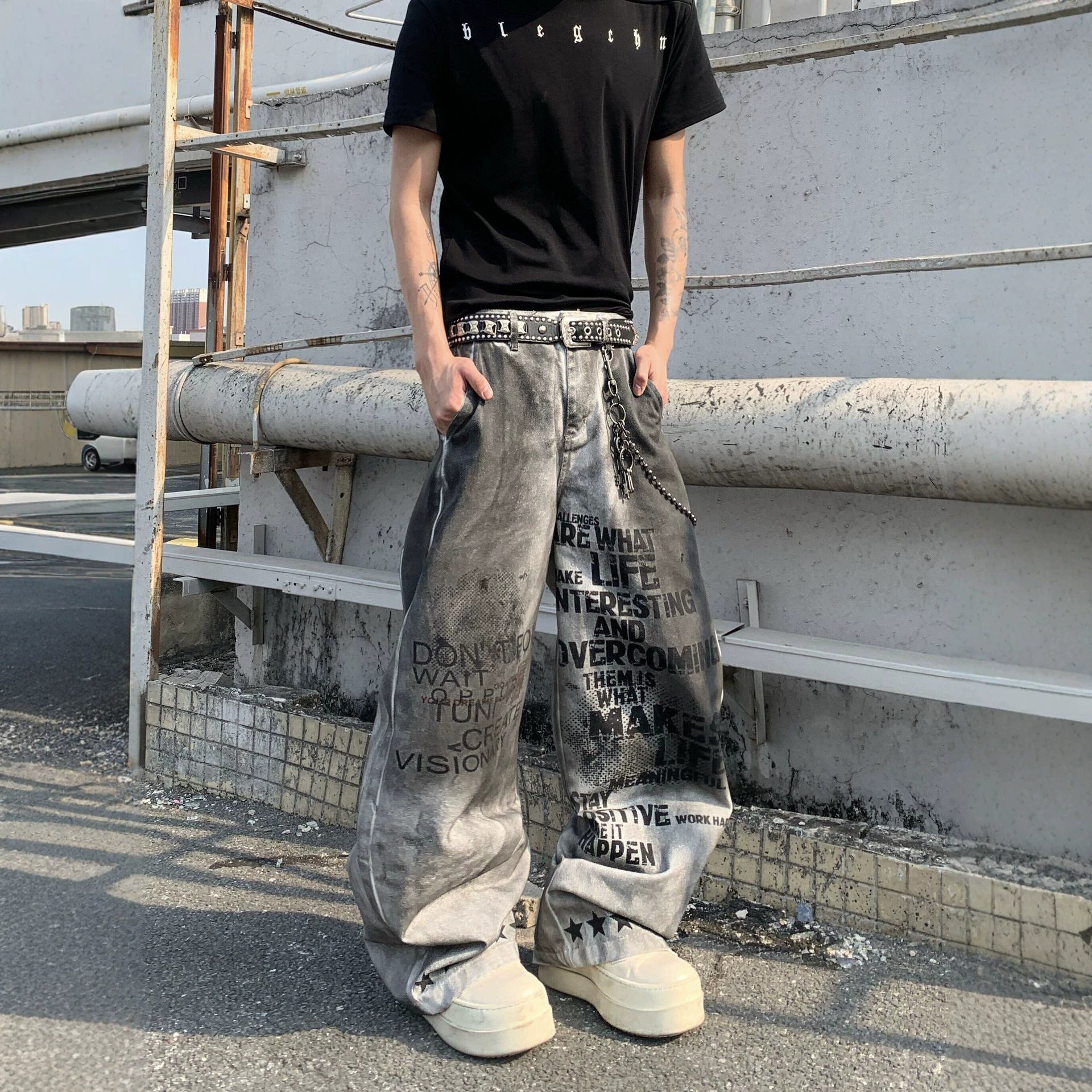 Static Star Graphic Jeans Washed Grey, 28 - Streetwear Jeans - Slick Street